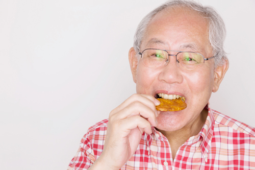 自分の歯のように咬めるインプラント