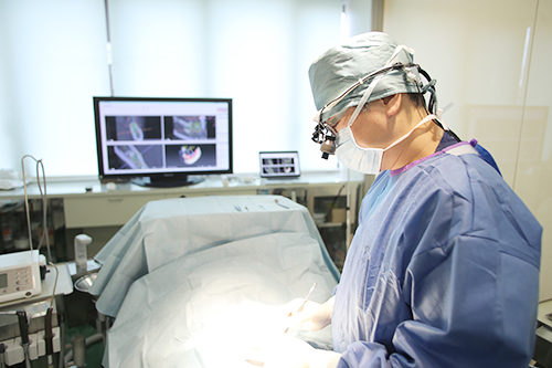 年間250本、累計2000本――豊富なインプラント実績