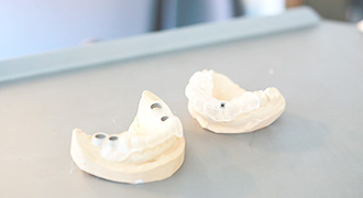 サージカルガイドを用いた