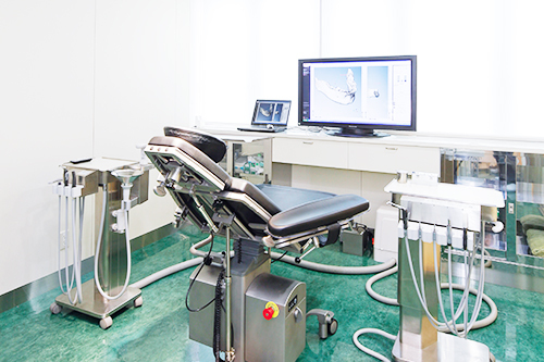 年間250本、累計2000本――豊富なインプラント実績